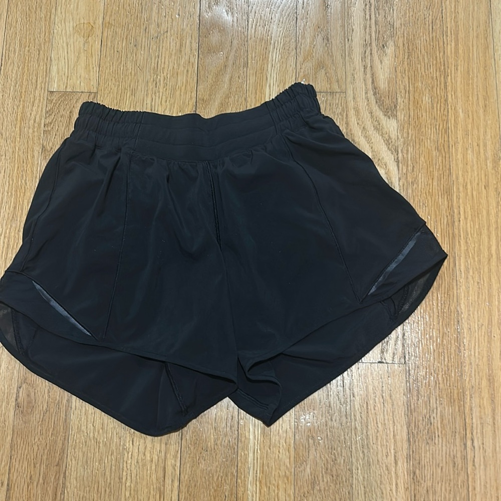 LULULEMON Hotty hot low rise lined 4”